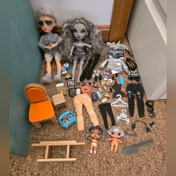 Rainbow Shadow High Doll Set with Accessories - Picture 1 of 5